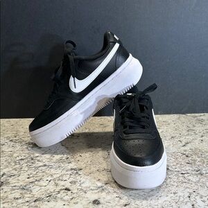 Women’s Court Vision Alta 'Black White' Shoes. Size 9.5. Like New.